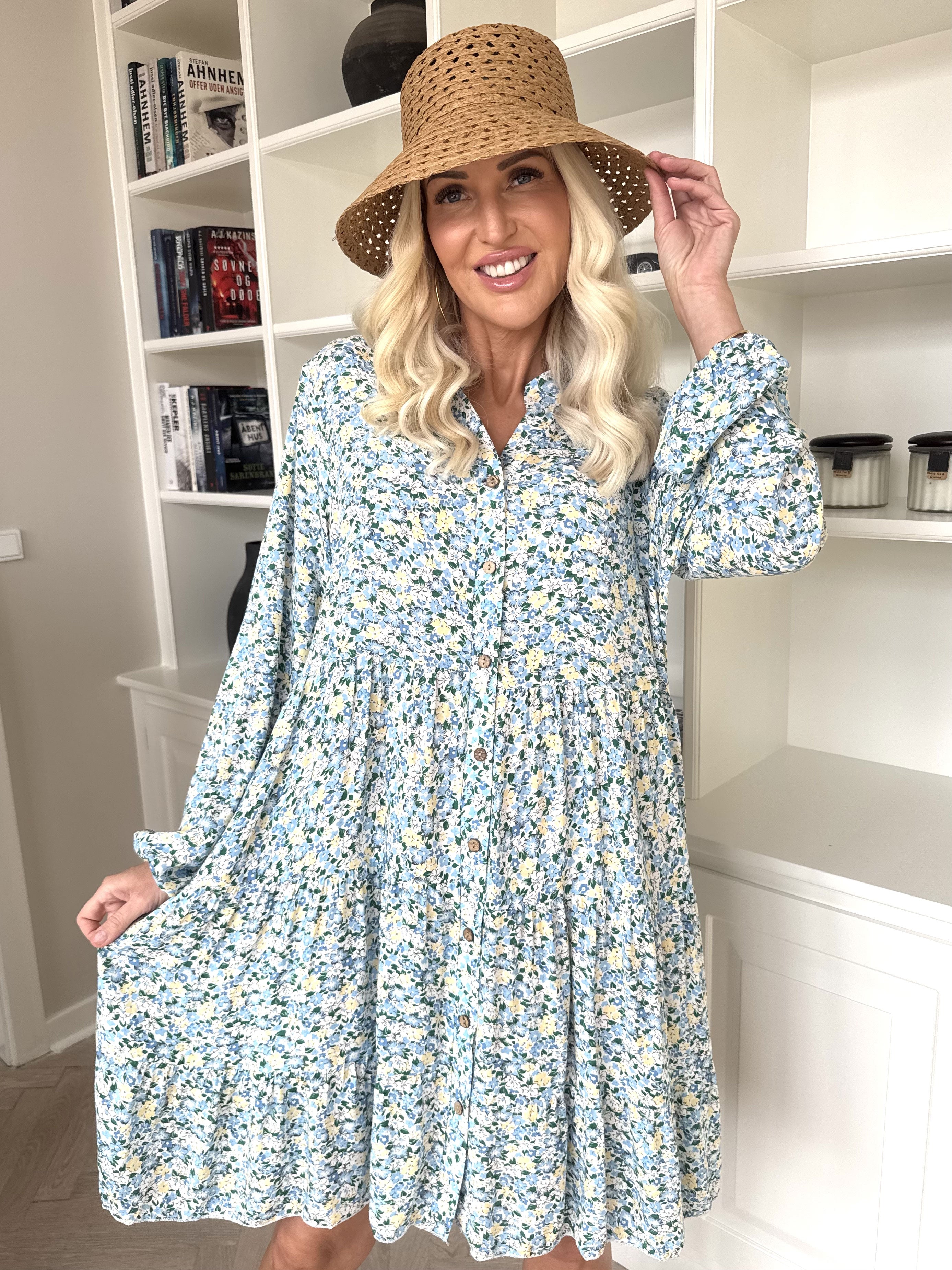 Avana - Blomstret kjole i bomuld med A-facon